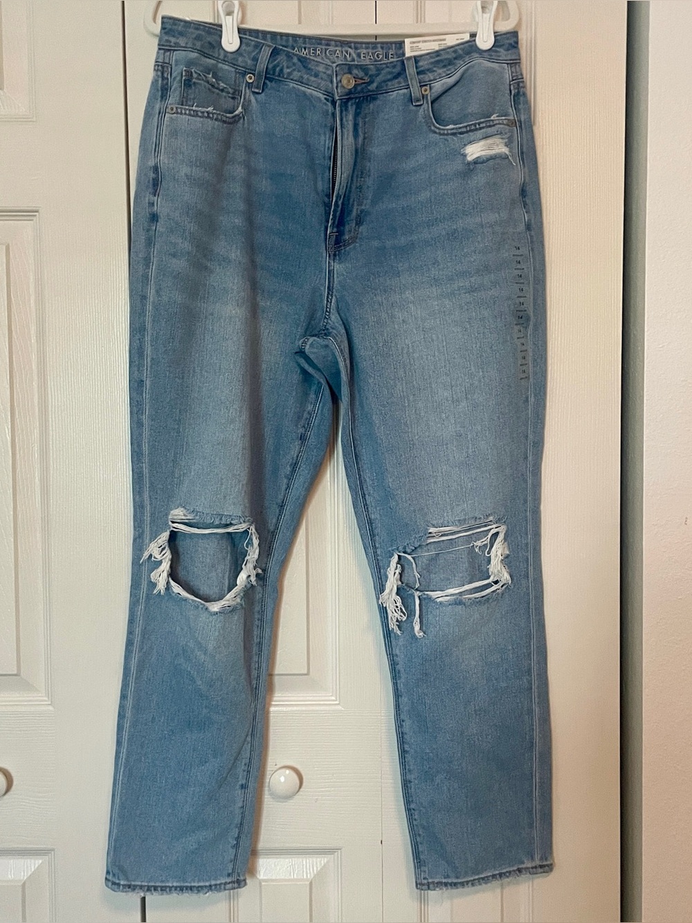 American Eagle Outfitters Light Blue Distressed Mom Jeans